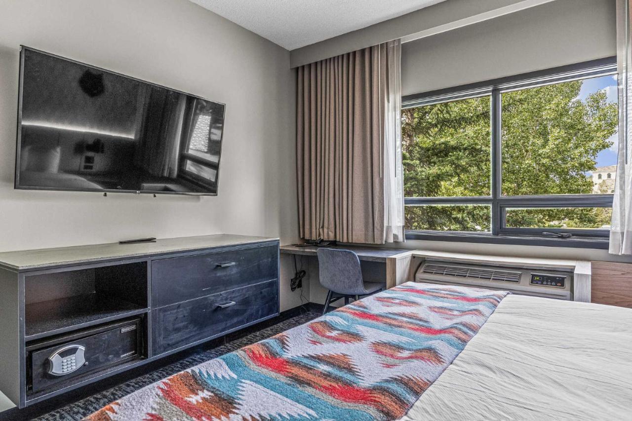 Mtn House By Basecamp Hotel Canmore Ngoại thất bức ảnh