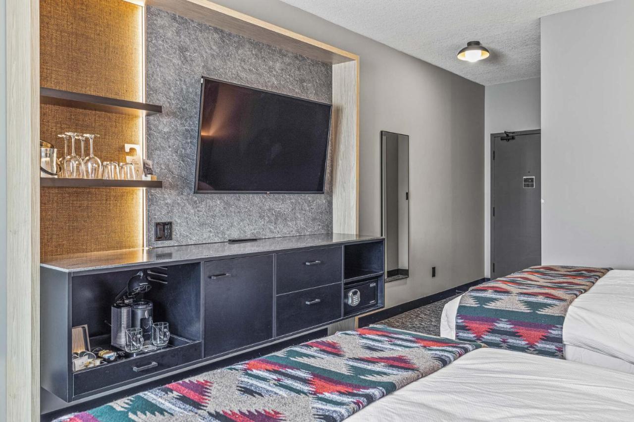 Mtn House By Basecamp Hotel Canmore Ngoại thất bức ảnh