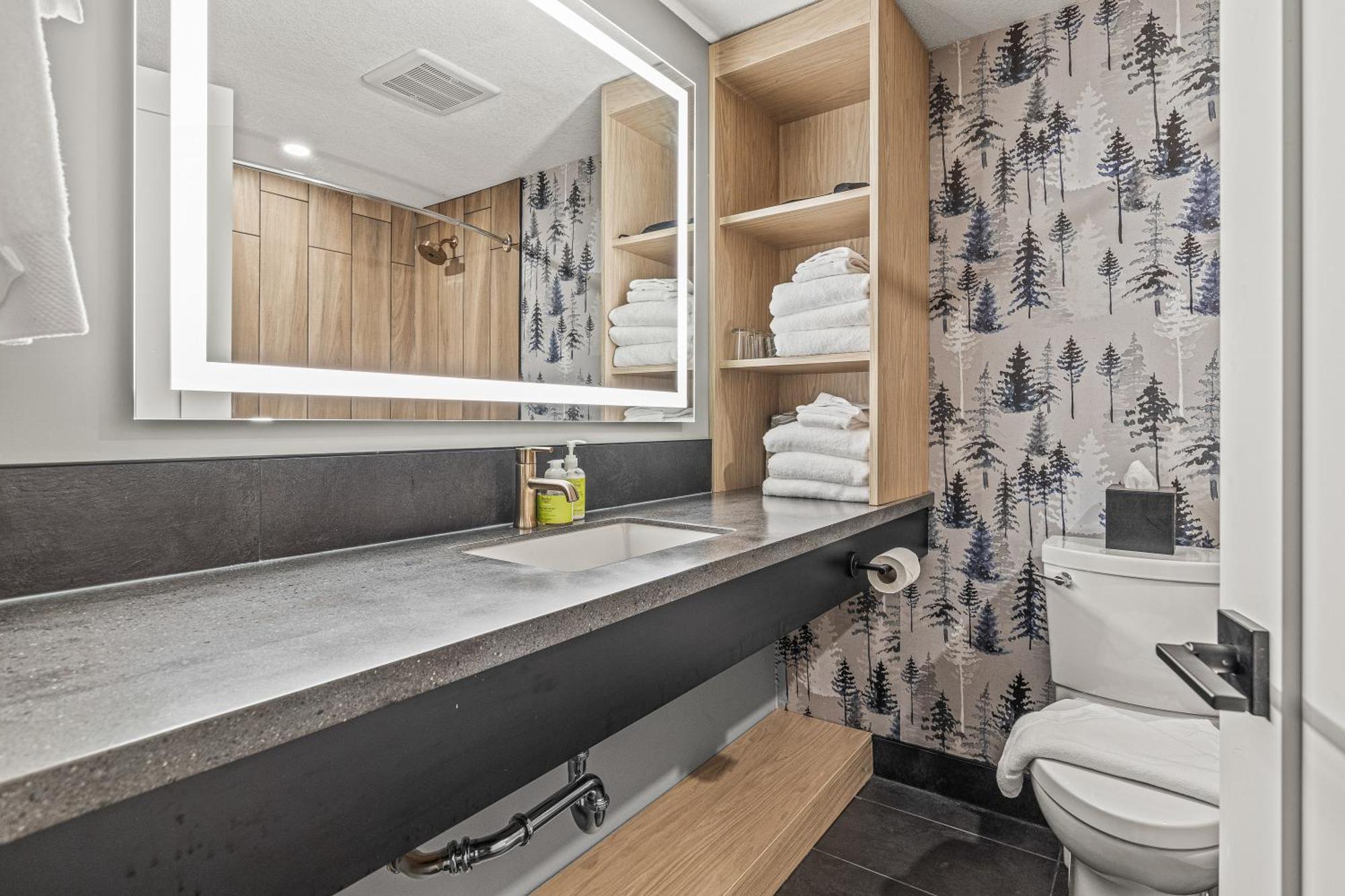 Mtn House By Basecamp Hotel Canmore Ngoại thất bức ảnh