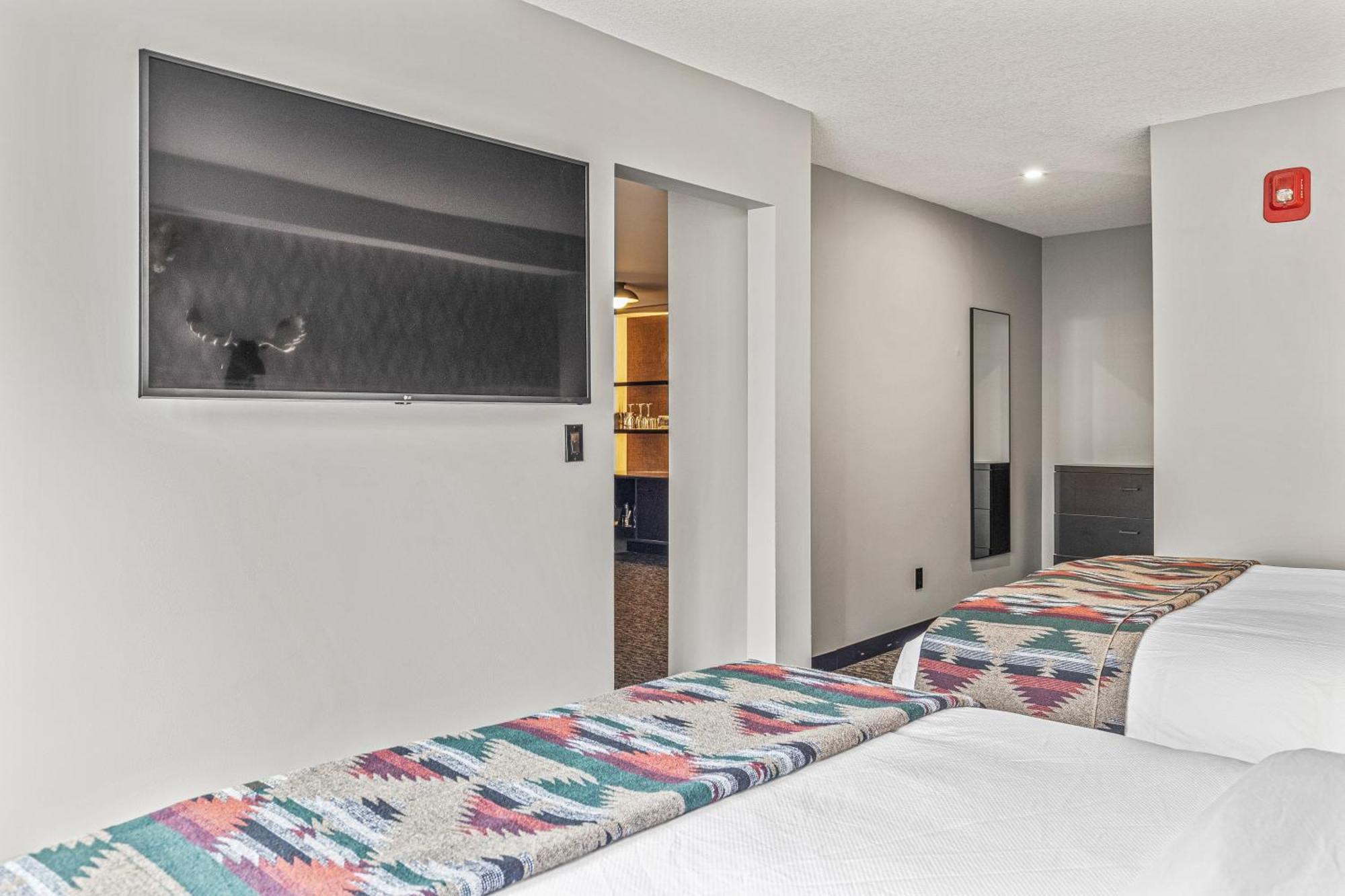 Mtn House By Basecamp Hotel Canmore Ngoại thất bức ảnh