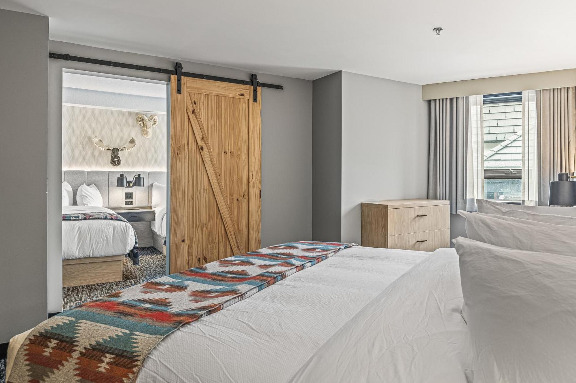 Mtn House By Basecamp Hotel Canmore Ngoại thất bức ảnh