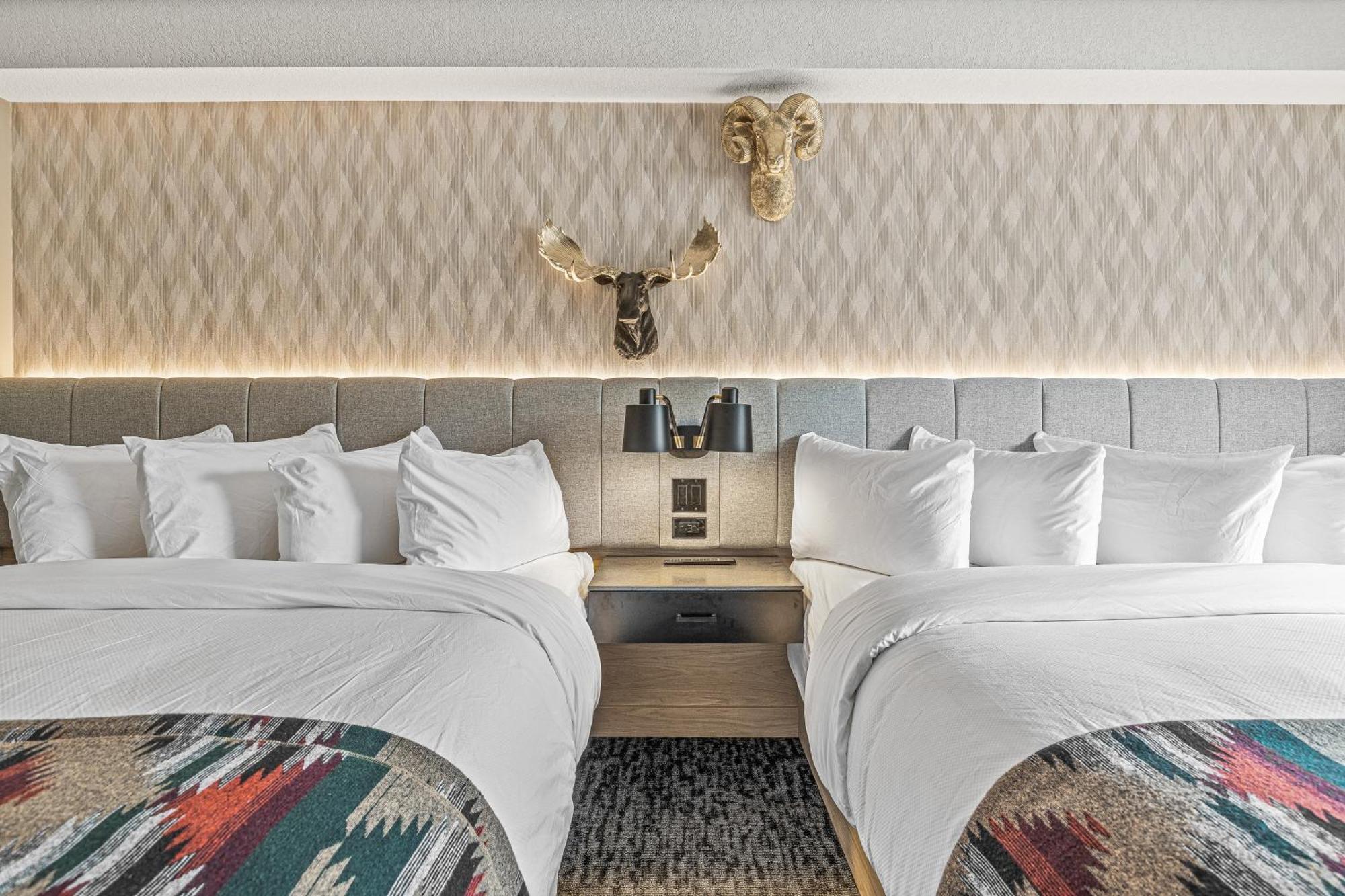 Mtn House By Basecamp Hotel Canmore Ngoại thất bức ảnh
