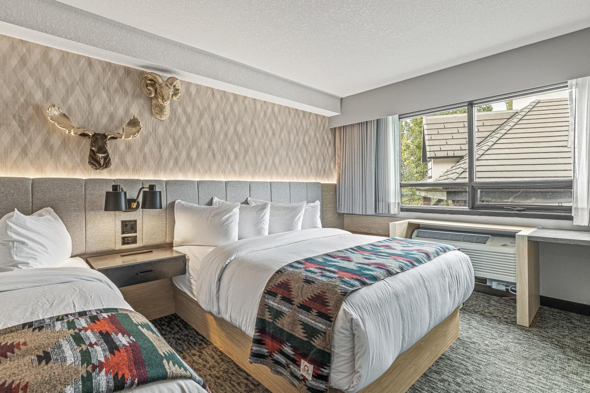 Mtn House By Basecamp Hotel Canmore Ngoại thất bức ảnh