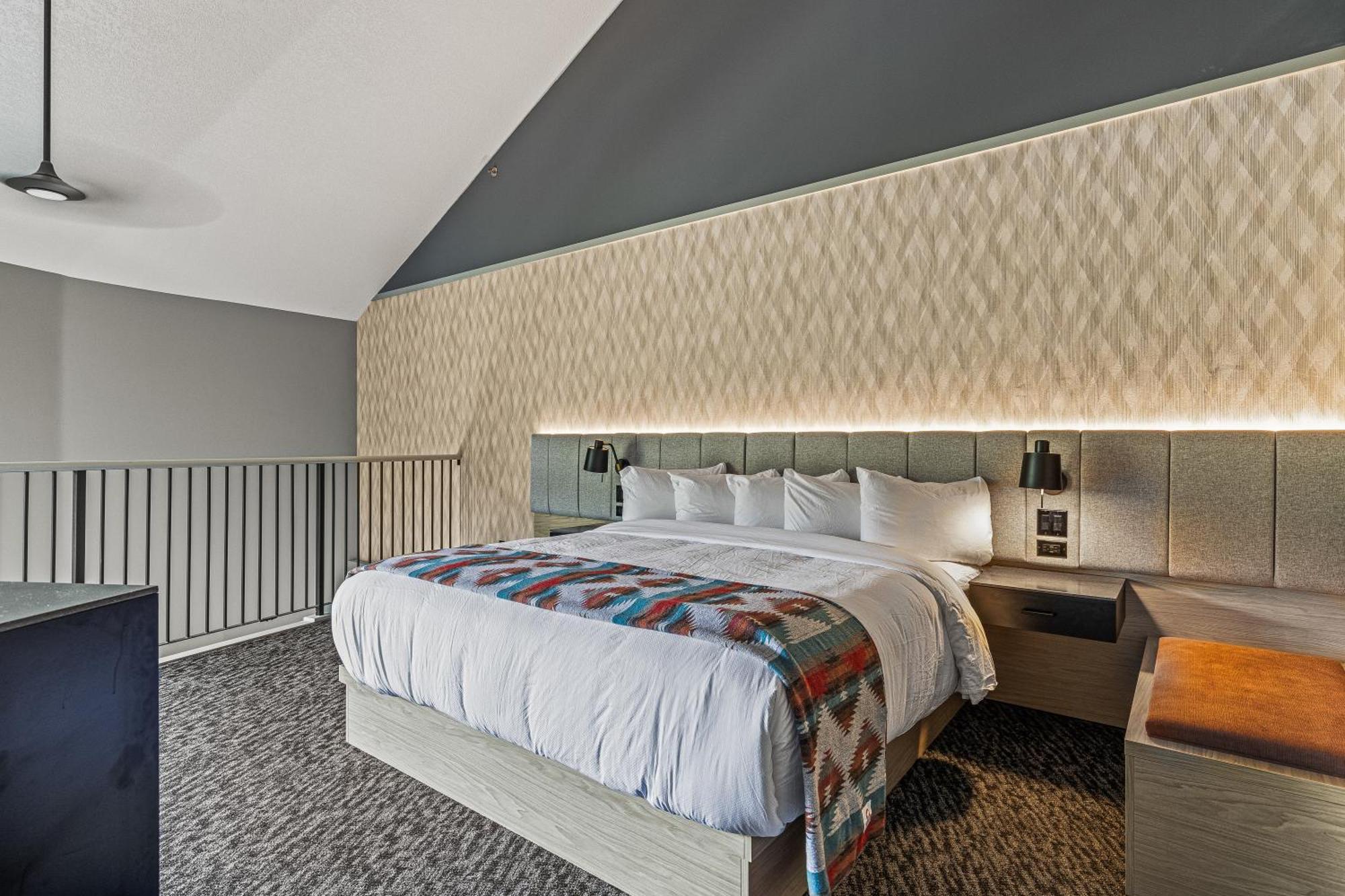 Mtn House By Basecamp Hotel Canmore Ngoại thất bức ảnh