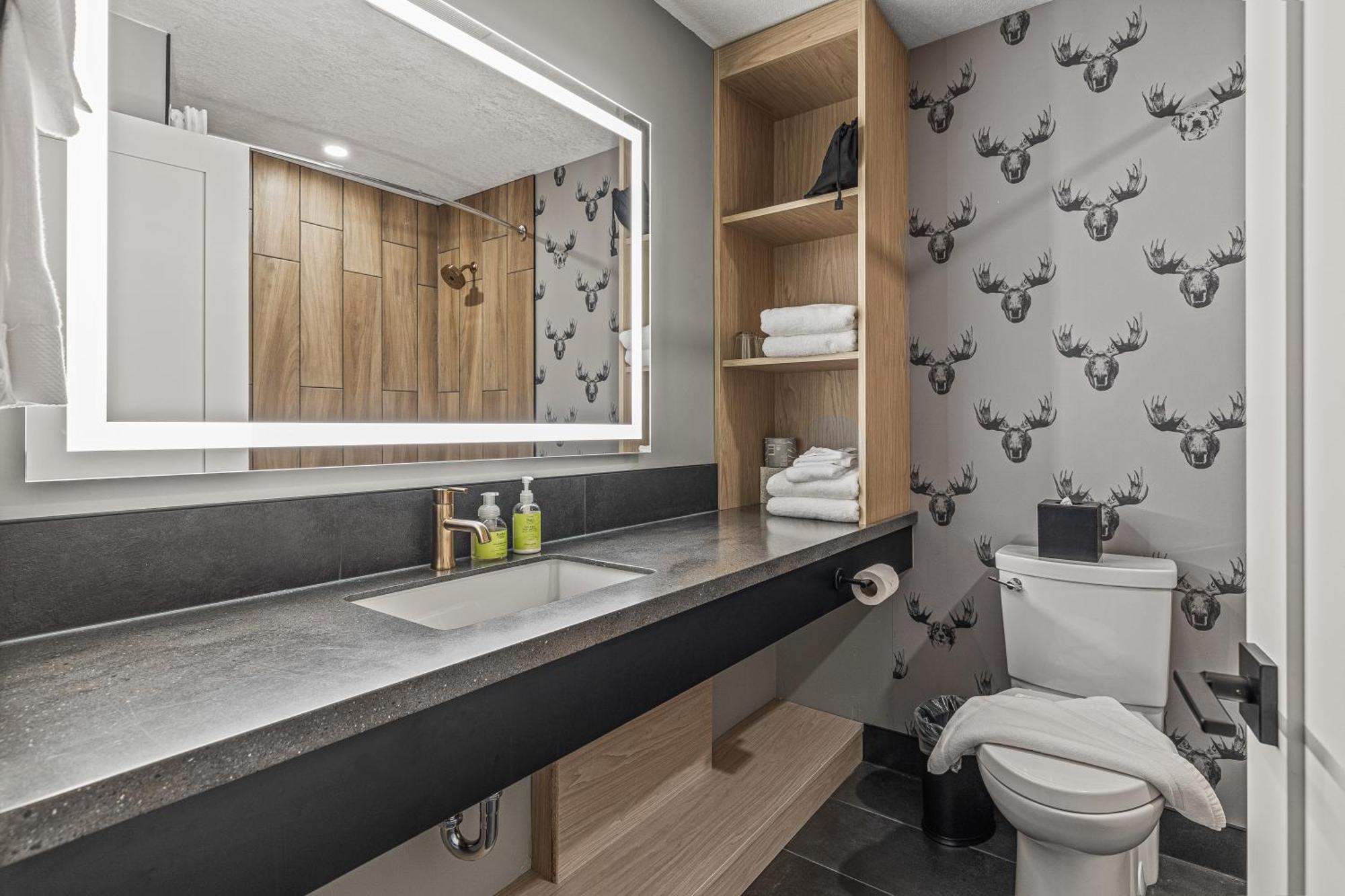Mtn House By Basecamp Hotel Canmore Ngoại thất bức ảnh