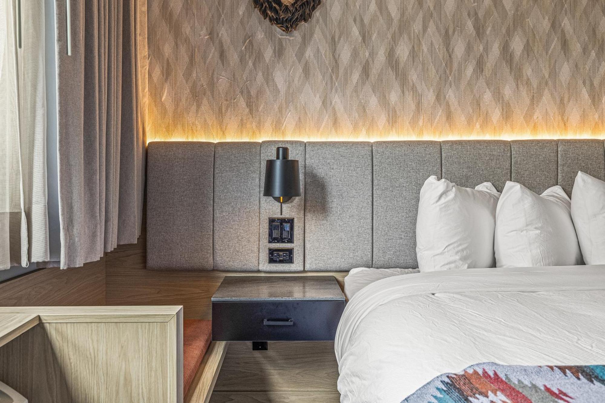 Mtn House By Basecamp Hotel Canmore Ngoại thất bức ảnh