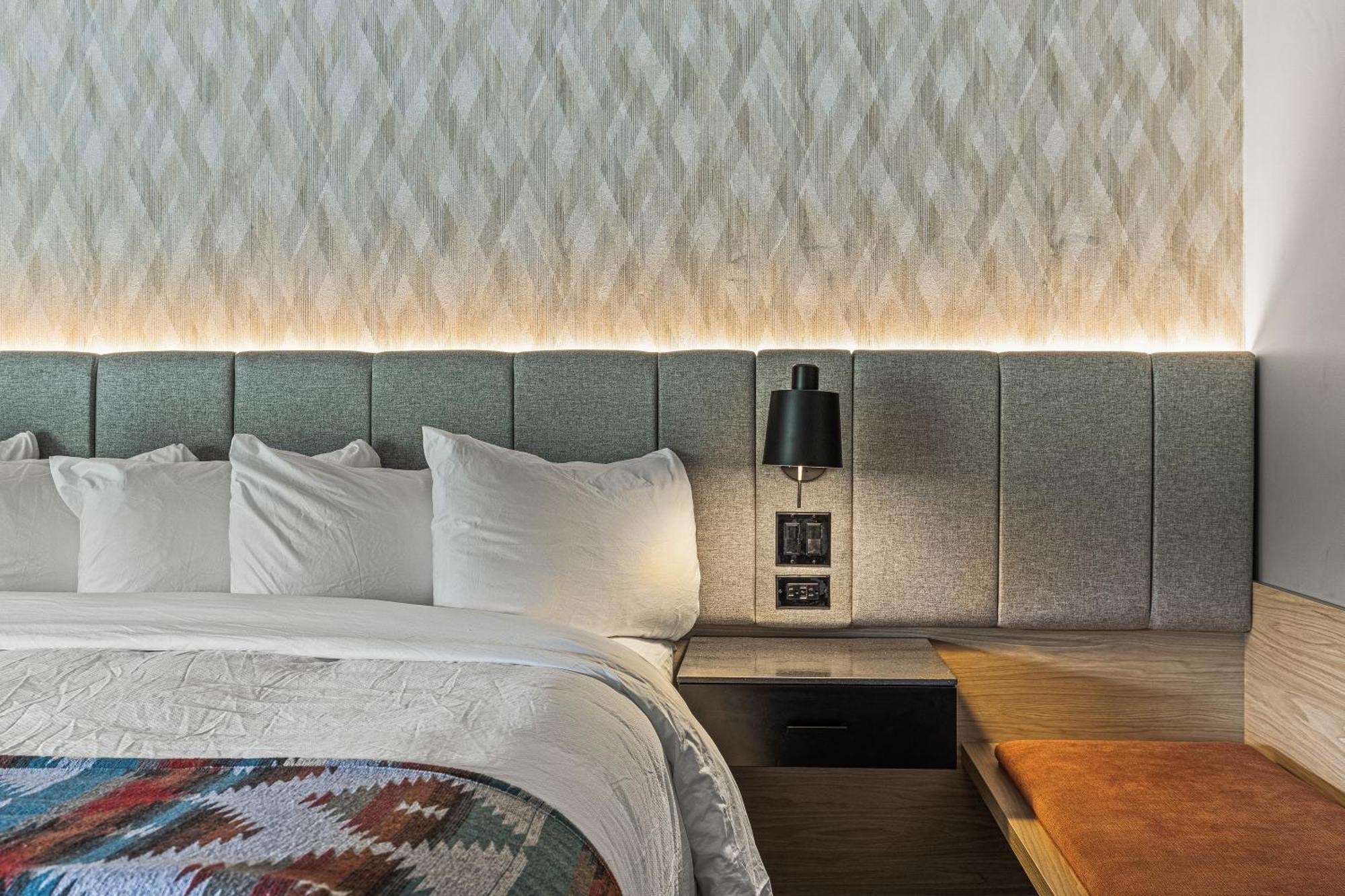Mtn House By Basecamp Hotel Canmore Ngoại thất bức ảnh