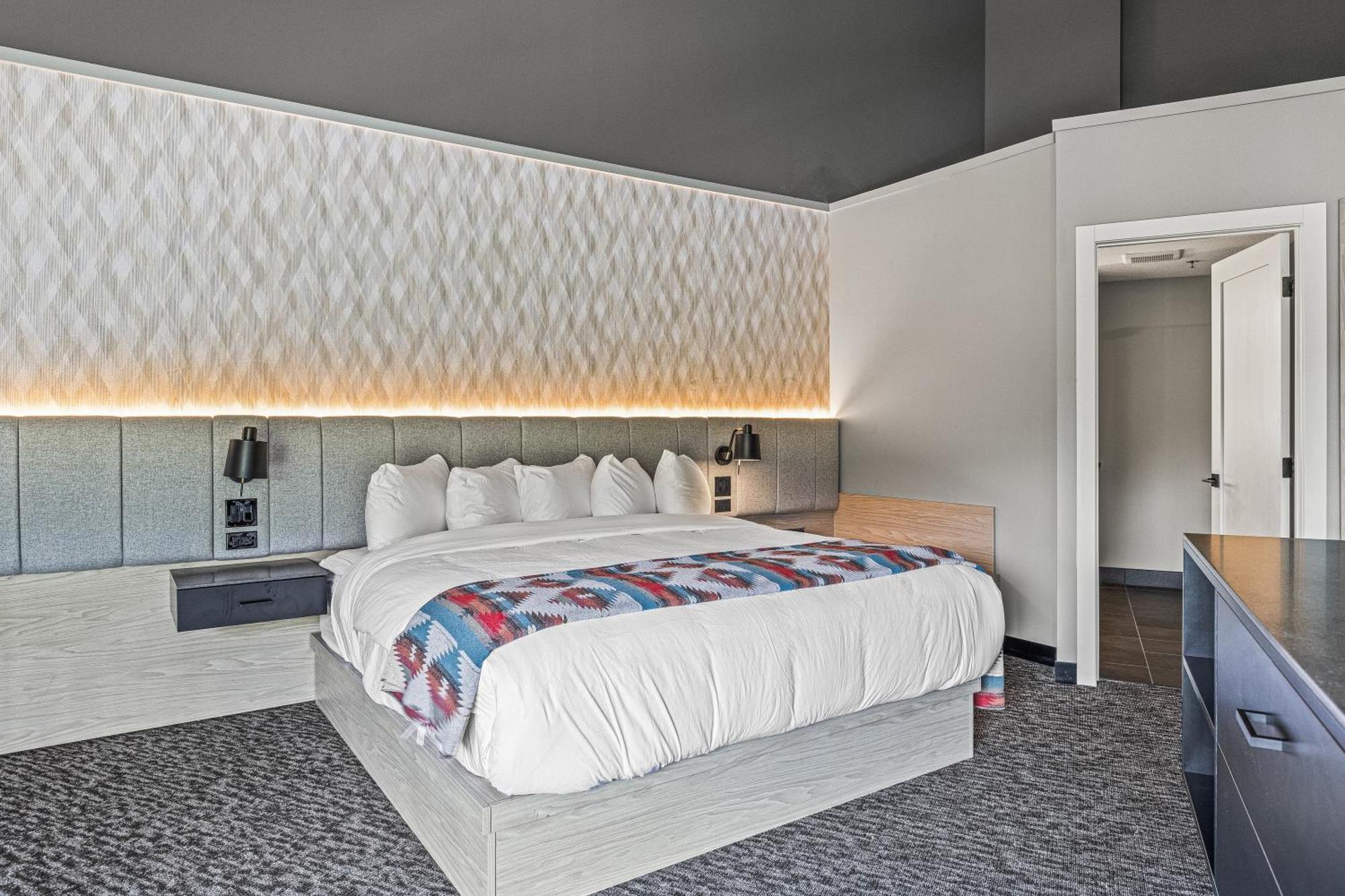 Mtn House By Basecamp Hotel Canmore Ngoại thất bức ảnh