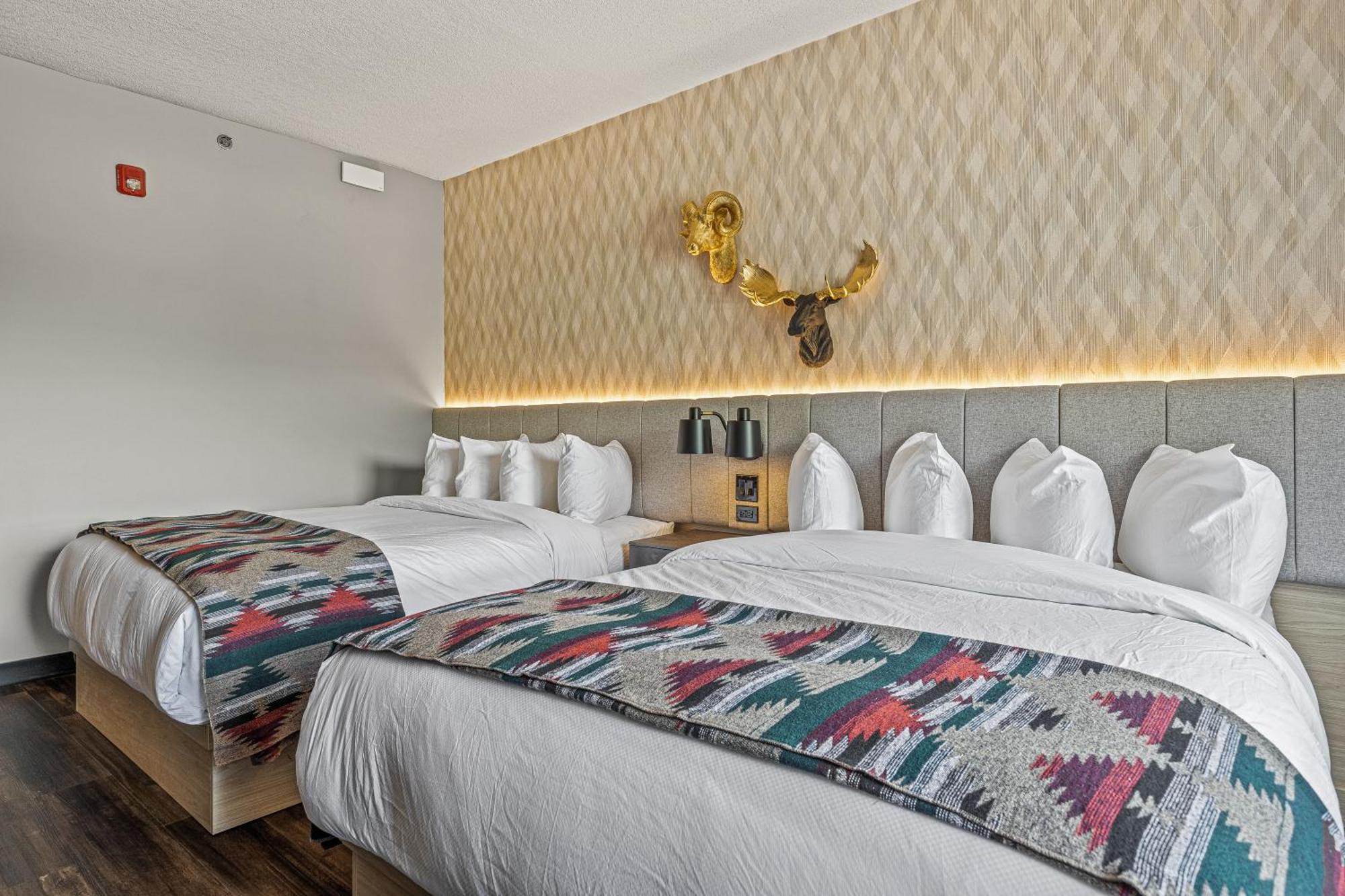 Mtn House By Basecamp Hotel Canmore Ngoại thất bức ảnh